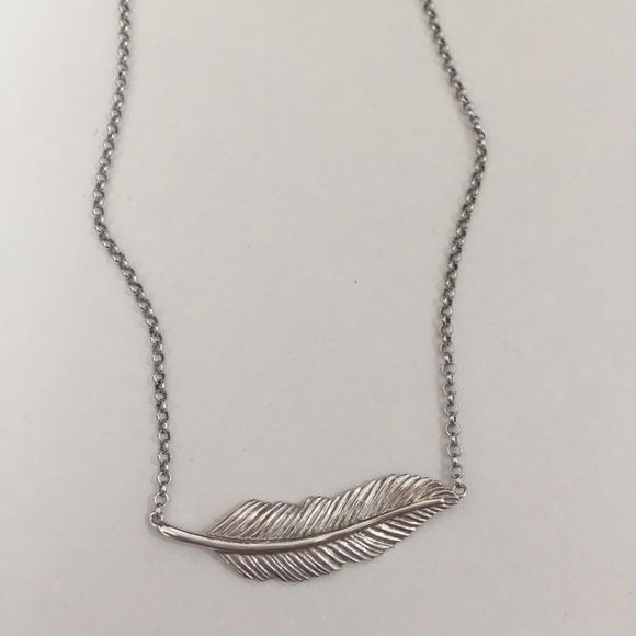 Elle Feather Necklace - Picture 5 of 7